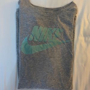 girls nike shirt